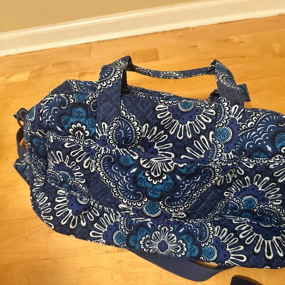 Vera Bradley Blue Floral Women's Travel  Bag - Picture 2 of 4